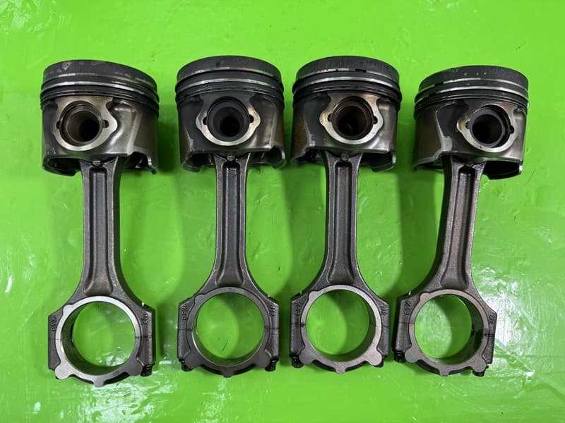 HYUNDAI i30 4X PISTON 1.6 CRDI DIESEL 2011-2016 AND CONROD CONNECTING ROD