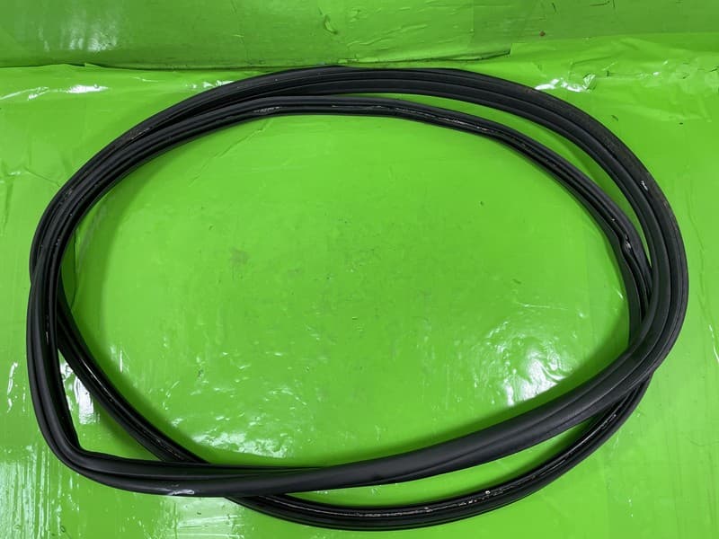 PORSCHE CAYMAN 718 TAILGATE RUBBER SEAL REAR BOOT LID SEAL 2016-2025 98151261101